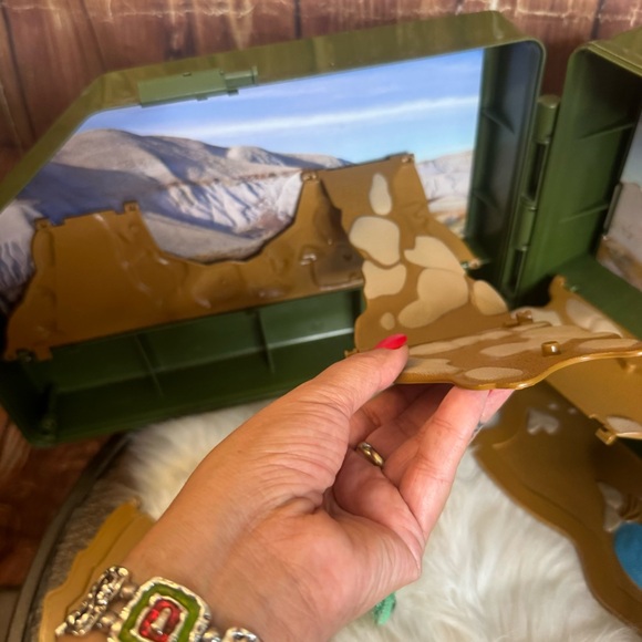 Micro Kingdom Green Dinosaur Carry Storage Case Toys Playcase - Picture 10 of 14